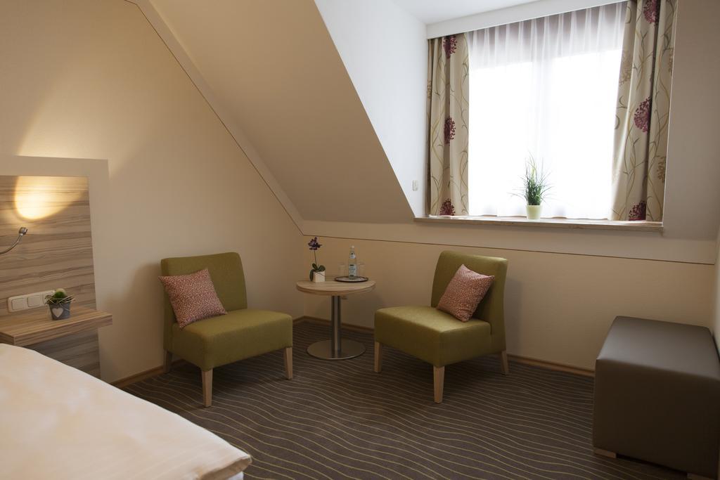 Hotel Strasshof ファッフェンホーフェン・アン・デア・イルム 部屋 写真